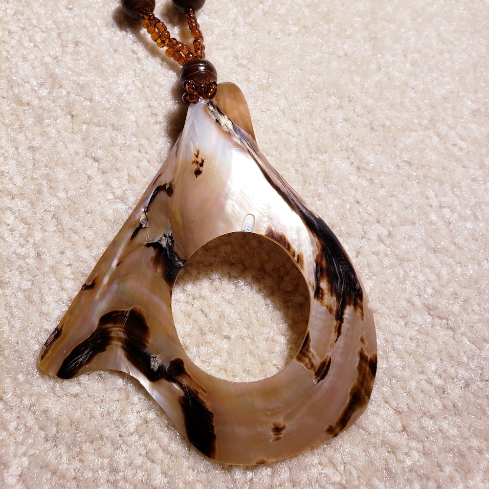 16" Contemporary Shell Necklace